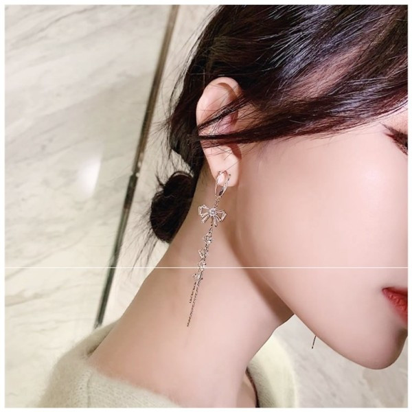 Cercei de damă atârnați cu panglică și pietre