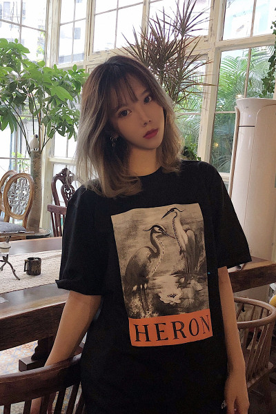 Tricou casual cu aplicație și mâneci scurte în alb