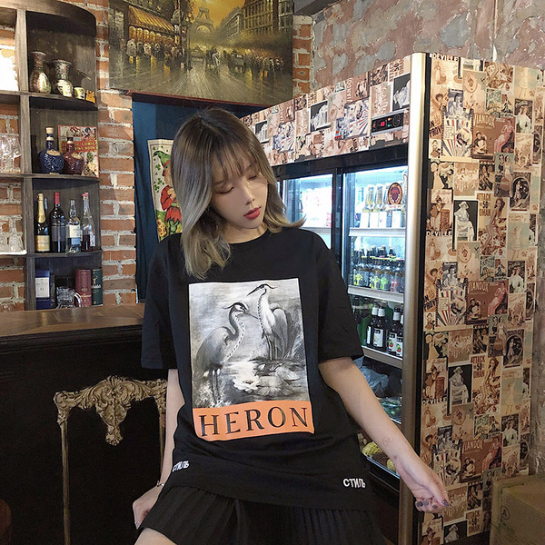 Tricou casual cu aplicație și mâneci scurte în alb