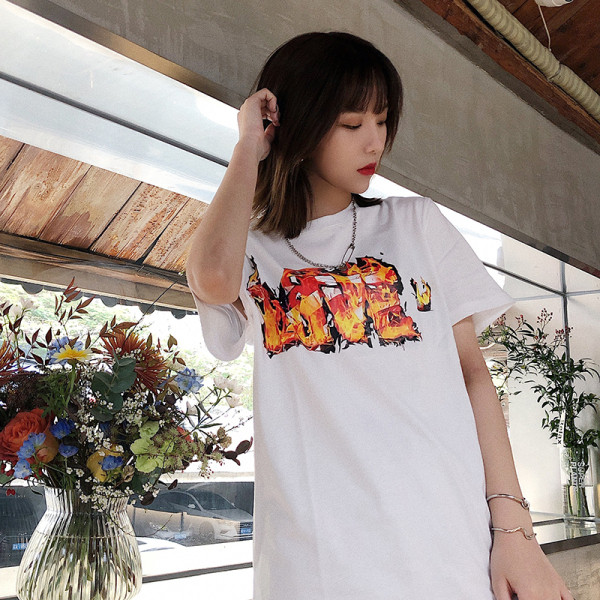 Vaba kirjaga T-särk lühikeste varrukatega