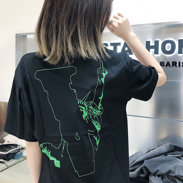 Aplikatsiooni ja lühikeste varrukatega vabaaja t-särk