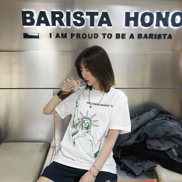 Aplikatsiooni ja lühikeste varrukatega vabaaja t-särk