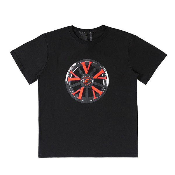 Tricou cu aplicatie si maneca scurta - model larg