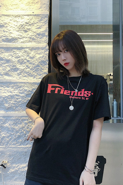 Tricou larg zilnic cu o inscripție