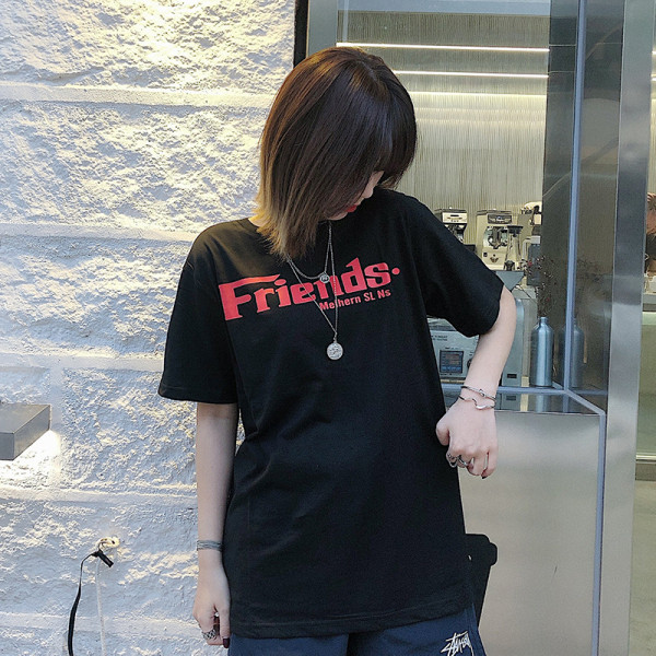 Tricou larg zilnic cu o inscripție