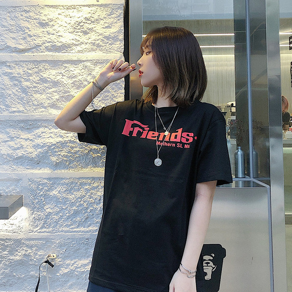 Tricou larg zilnic cu o inscripție