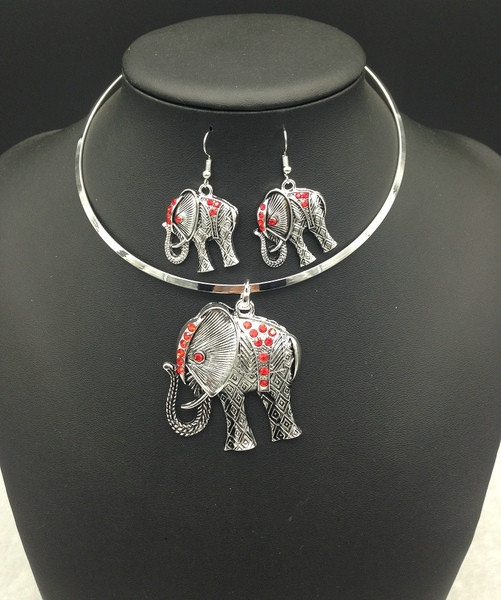 Női nyaklánc és fülbevaló szett elefánt medállal