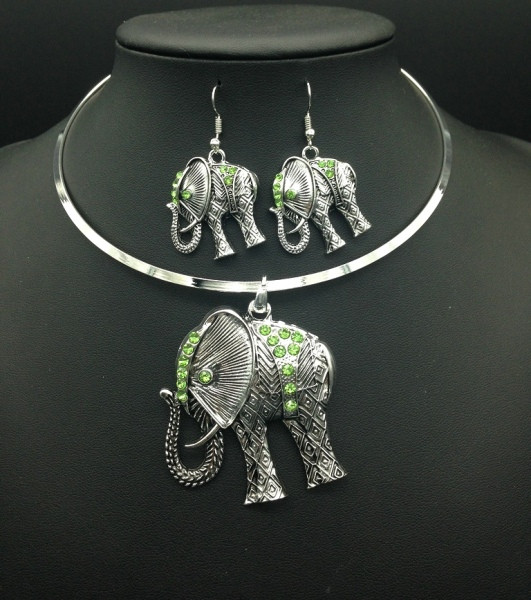 Női nyaklánc és fülbevaló szett elefánt medállal