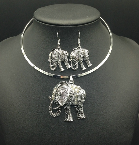 Női nyaklánc és fülbevaló szett elefánt medállal
