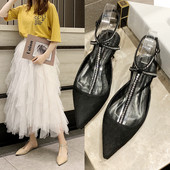 Női szandál lapos talppal és kövekkel - hegyes modell