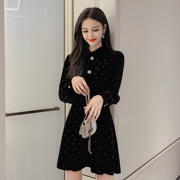 Rochie de dama actuala cu maneci lungi si nasturi