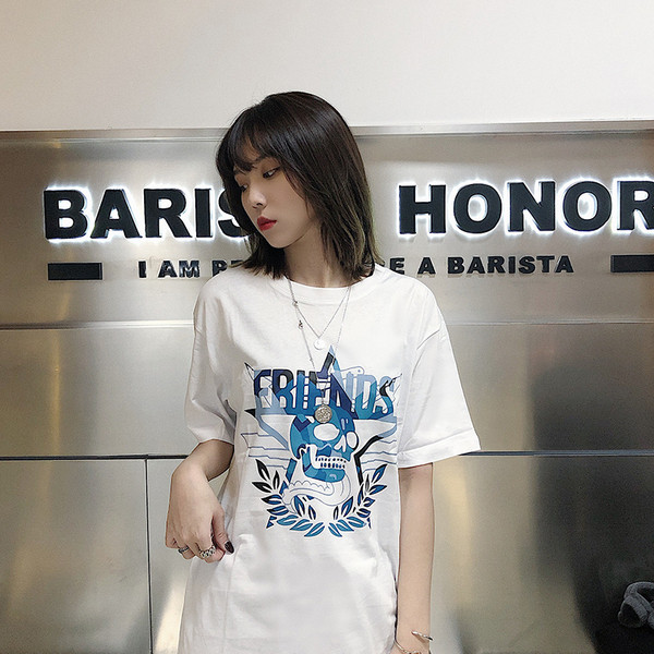 Ležerna široka majica s aplikacijama i kratkim rukavima