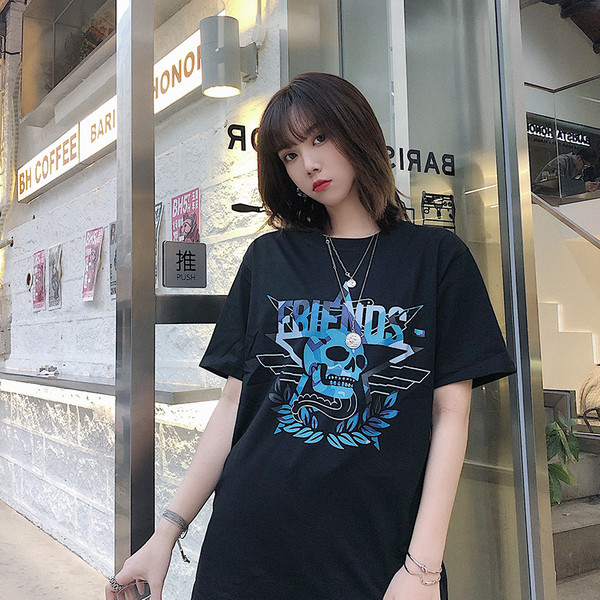 Ležerna široka majica s aplikacijama i kratkim rukavima