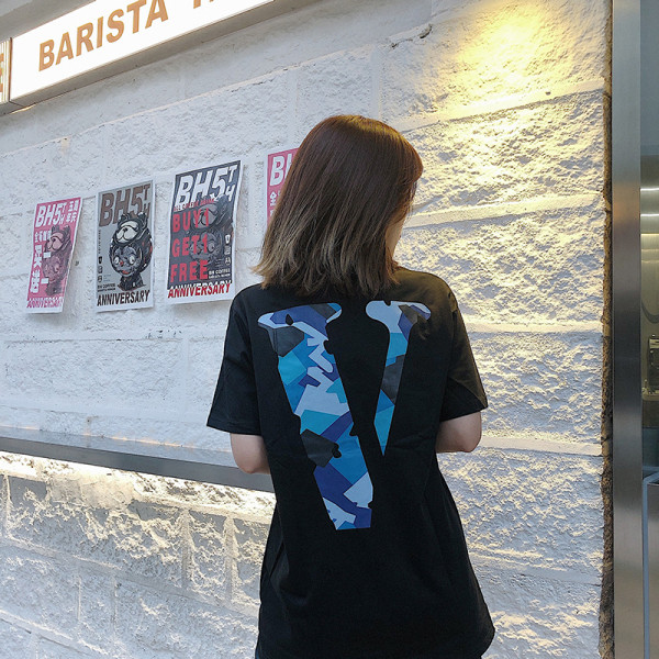 Ležerna široka majica s aplikacijama i kratkim rukavima