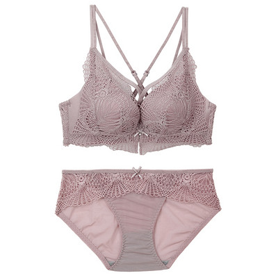 Set de lenjerie elegantă din două piese, cu bretele reglabile și dantelă