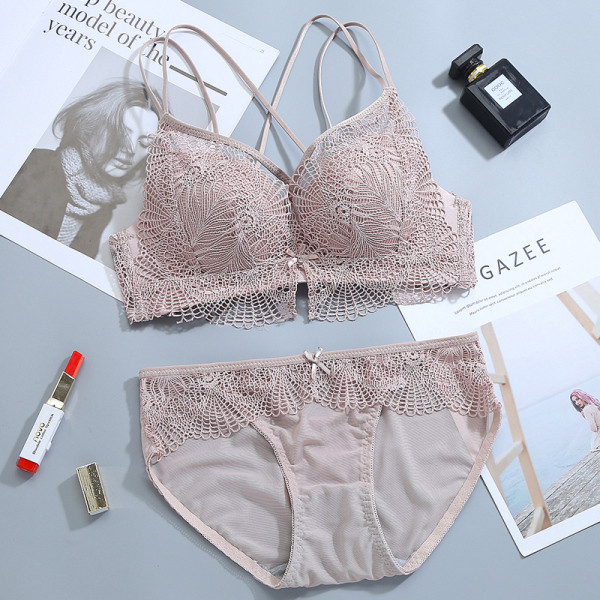 Set de lenjerie elegantă din două piese, cu bretele reglabile și dantelă