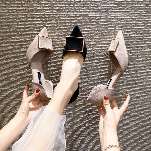 Modernas sieviešu kurpes ar plāniem papēžiem – smails modelis