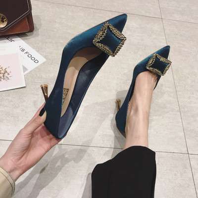 Elegantni ženski model cipela na špic s tankom petom