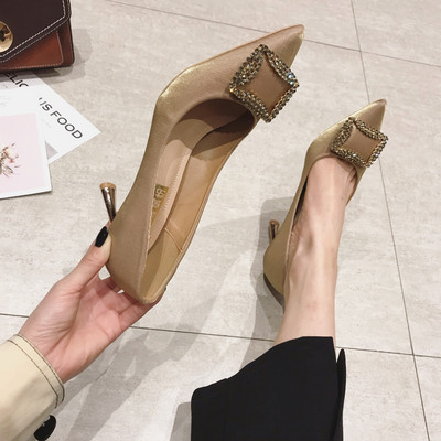 Elegantni ženski model cipela na špic s tankom petom