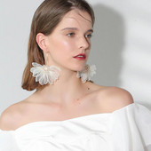 Ženske naušnice s motivom cvijeta od tila