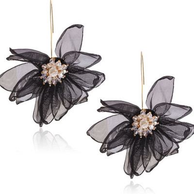 Ženske naušnice s motivom cvijeta od tila