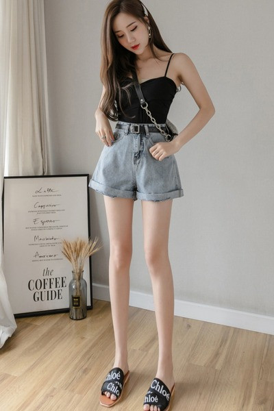 Pantaloni scurți casual de damă cu curea - talie înaltă