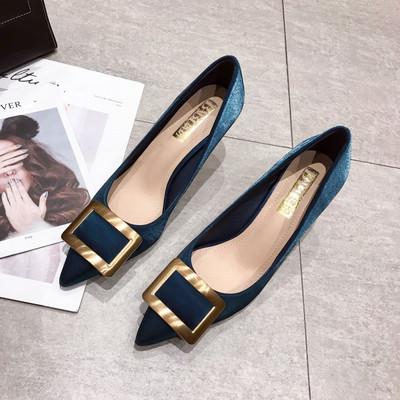 Stilingi moteriški batai su blizgančiu efektu ir plonu kulnu