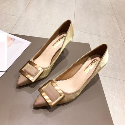 Stilingi moteriški batai su blizgančiu efektu ir plonu kulnu