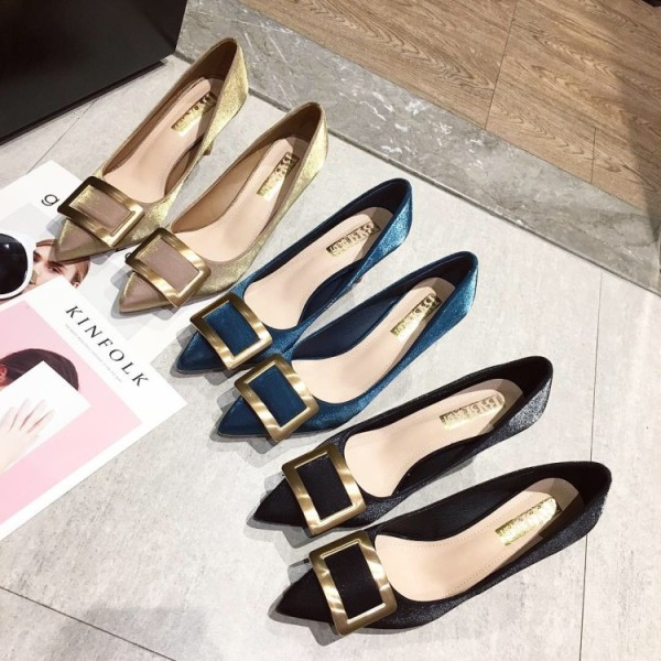 Stilingi moteriški batai su blizgančiu efektu ir plonu kulnu