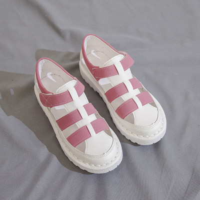 Alkalmi női szandál tépőzárral és lapos talppal