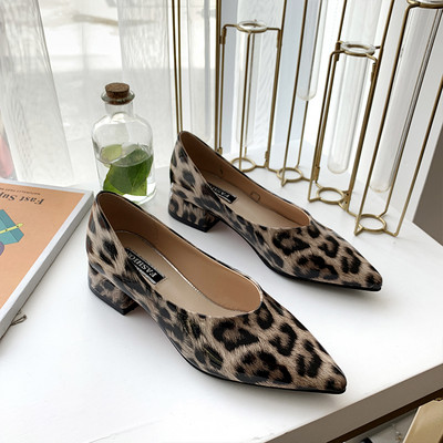 Ženske casual cipele na špic model od eko kože sa životinjskim uzorkom