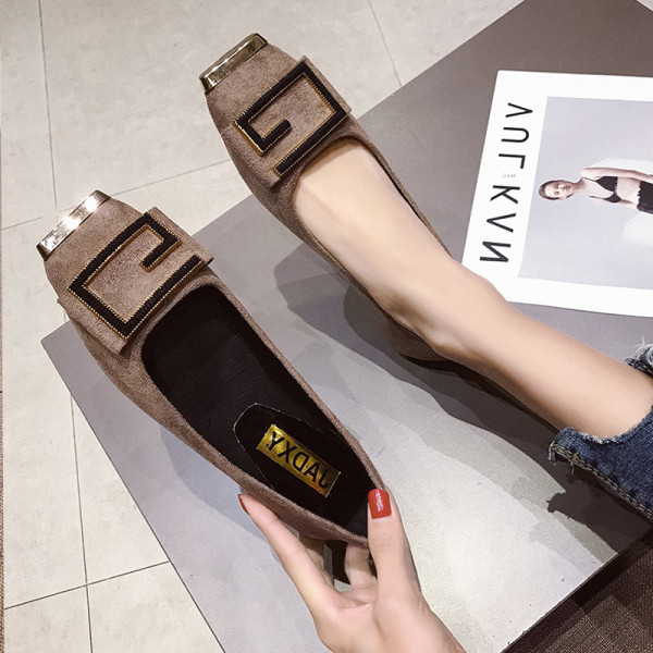 Naiste moodsad pandla ja lameda tallaga kingad