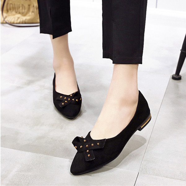 Ženske cipele od brušene kože s ravnim potplatom i trakom