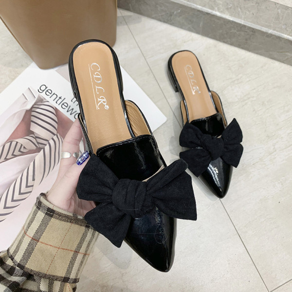 Nahast naiste susside terava otsaga mudel seemisnahast paelaga