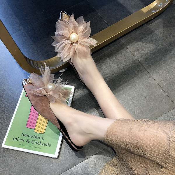 Model nou de papuci dama cu element 3D de flori