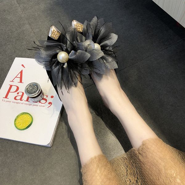 Model nou de papuci dama cu element 3D de flori