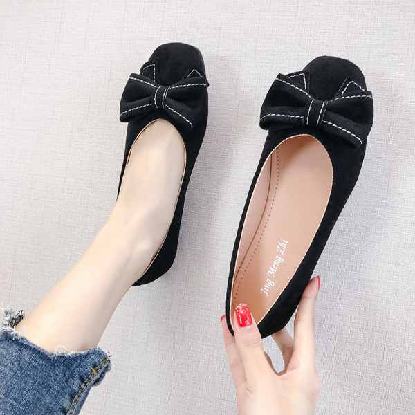 Sieviešu ikdienas apavi no eko zamšādas ar lentīti