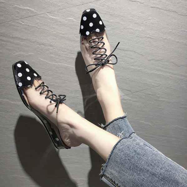 Lapos talpú női alkalmi cipő