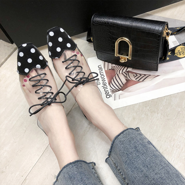 Lapos talpú női alkalmi cipő