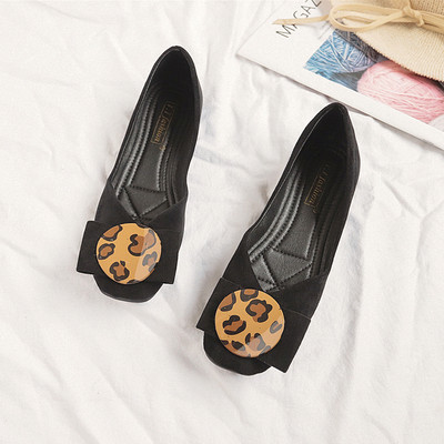 Modern női velúr cipő lapos talppal és csattal