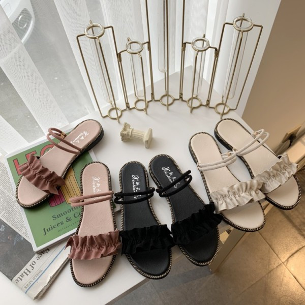 Modernas sieviešu sandales ar plakanām zolēm