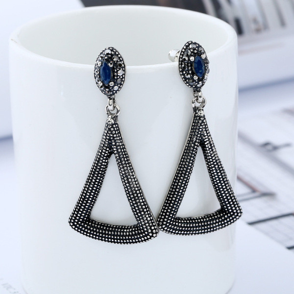 Háromszög alakú női fülbevaló