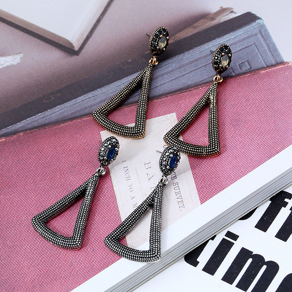 Háromszög alakú női fülbevaló