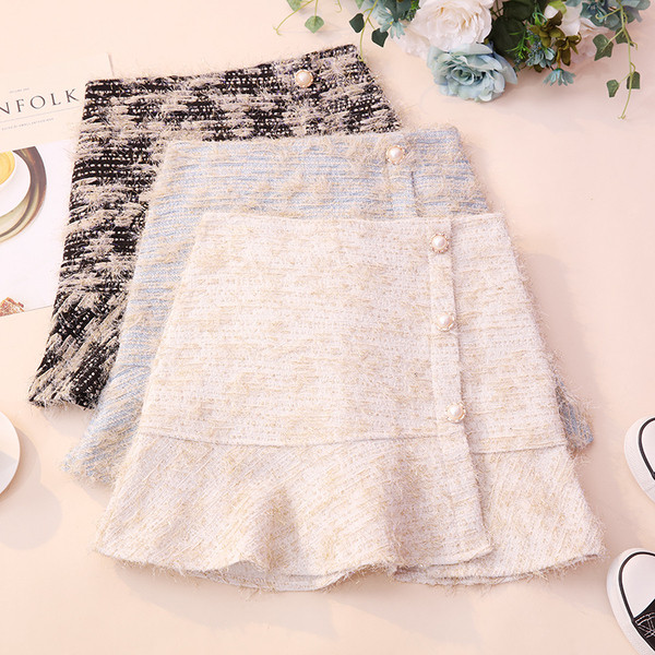 Pielāgoti sieviešu īsi svārki ar augstu vidukli un pogām