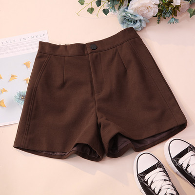 Naiste lühikesed püksid kõrge vöökohaga tavaline mudel