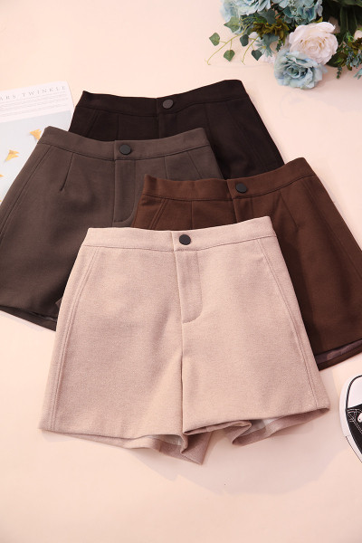 Naiste lühikesed püksid kõrge vöökohaga tavaline mudel
