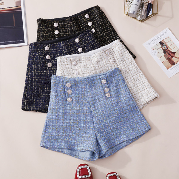 Naujo modelio aktualūs šortai aukštu juosmeniu ir sagomis