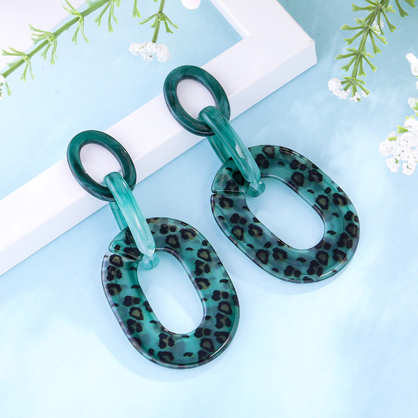 Ženske naušnice s uzorkom leoparda