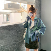 Naujo modelio platūs moteriški marškiniai su blizgiu efektu