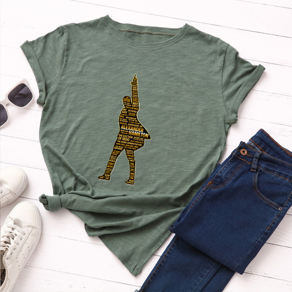 Ženska ležerna bluza sa šarenim aplikacijama i ovalnim dekolteom